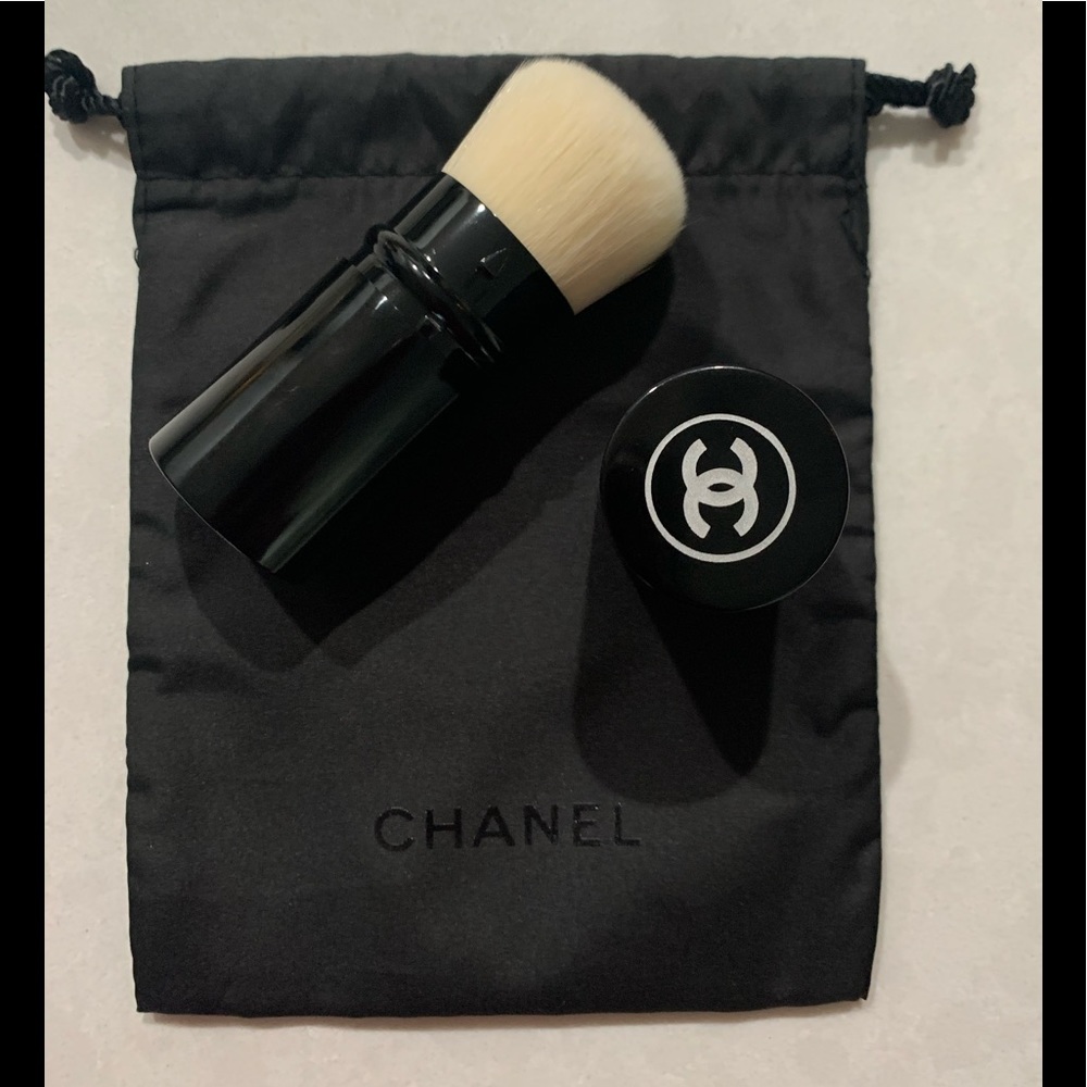 CHANEL Retractable Kabuki Brush w/ Pouch